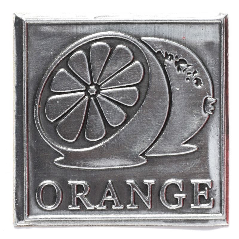 Tennetikett 'Orange', kvadratisk, metall, silver Tennetikett 'Orange', kvadratisk, metall, silver