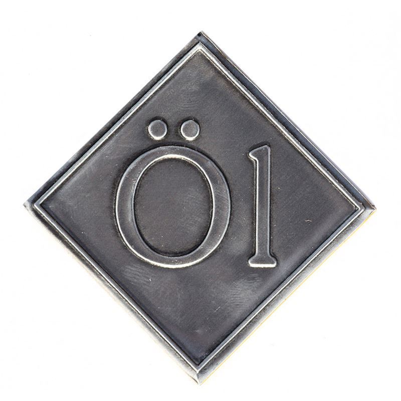 Tennetikett 'Olja', kvadratisk, metall, silver